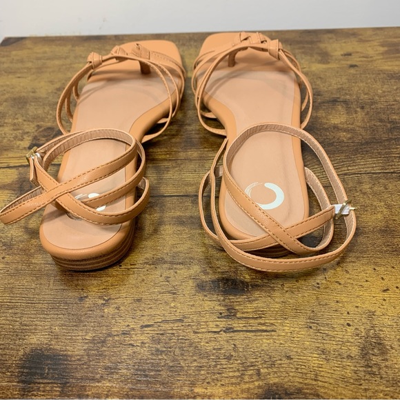 Journee Collection Indee Strappy Flat Sandal in Mocha New in Box Size 9 1/2 - Picture 9 of 13